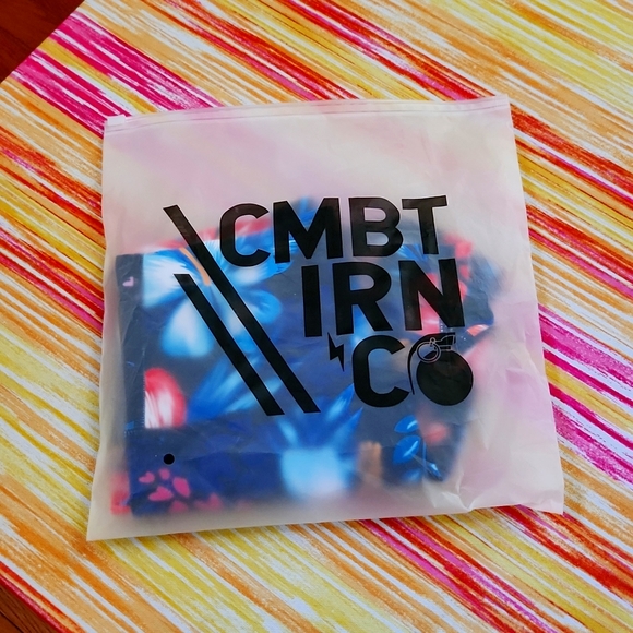 NIB WORKOUT SHORTS - Picture 2 of 5